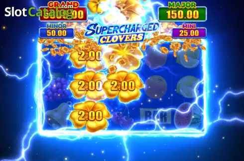 Οθόνη8. Supercharged Clovers: Hold and Win Κουλοχέρης